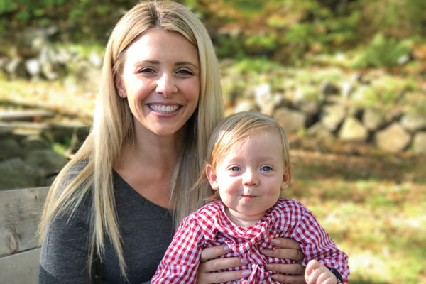 danielle-graham-with-daughter